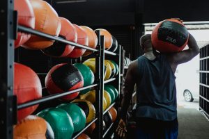 5 Medicine Ball Core Mistakes Costing You Power in 2025