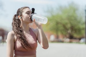 Best Low Calorie Drinks to Stay Hydrated: 30-Day Challenge (2026)