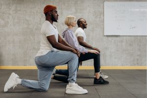 How to Do a Proper Lunge for Beginners: 9 Essential Tips