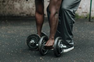 How to Do Reverse Crunches Properly: Standard vs Weighted (2026)