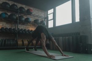 How to Do the Inchworm Exercise for Full Body Strength (2026)