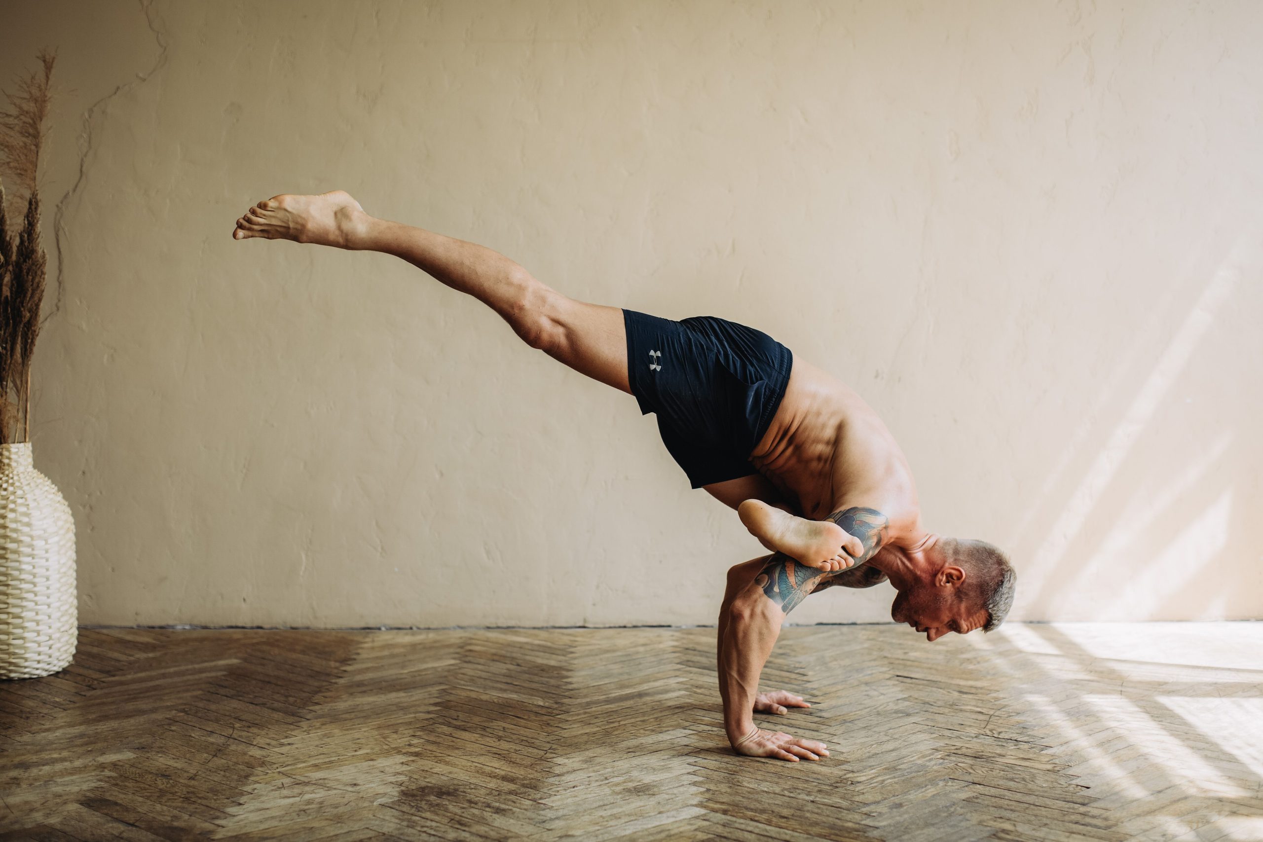 How to do the dragon flag workout technique step by step